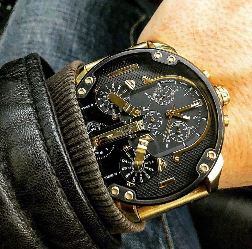 Diesel Mr. Daddy 2.0 Black Dial Gold Chronograph Men's Watch DZ7333 (Defect)